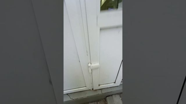 Не обычное расположение петель на ПВХ двери #секретыоконщика