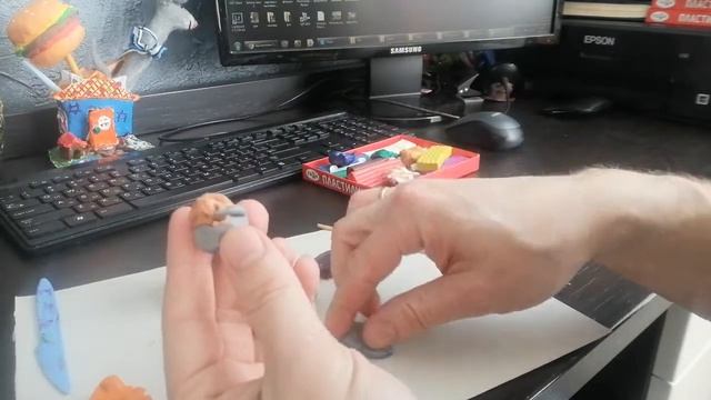 Фигурка человека из пластилина. Дед. смотреть онлайн