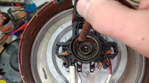 Самый простой ремонт Электрочайника Своими руками! Не фиксируется включатель.