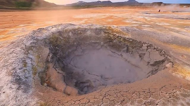 Серные поля в районе озера Myvatn / Sulfur fields near Lake Myvatn смотреть онлайн
