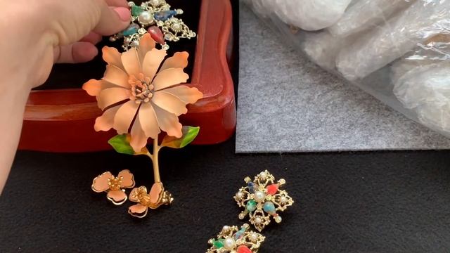3.Находки винтажные из США, Винтажные броши! Восхитительный лот!!!! смотреть онлайн