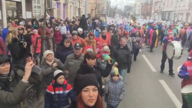 шествие Дедов Морозов Краснодар 19.12.15г. смотреть онлайн