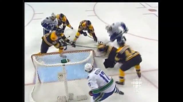 Daniel Sedin hits the post and Chara robs Kesler of a goal Stanley Cup Finals Game 6 June 13 2011 смотреть онлайн