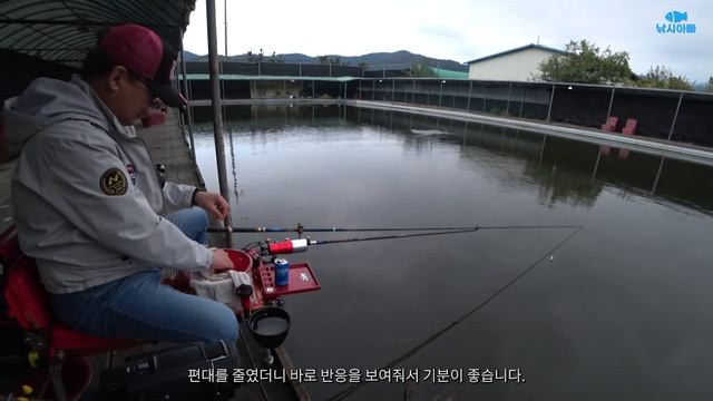동화낚시터(대구) 4M 수심 떡붕어탕의 찌올림! -낚시아빠 смотреть онлайн