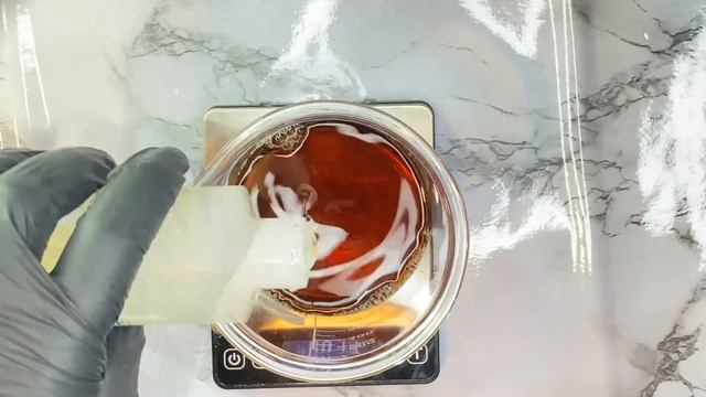 FORMULATE WITH ME | How The Lavender & Plum Oil 2-in-1 Leave-In Styler Is Made смотреть онлайн