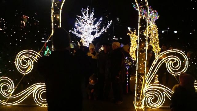 НОВОГОДНИЙ ГОРОДОК 25.12.2022 смотреть онлайн