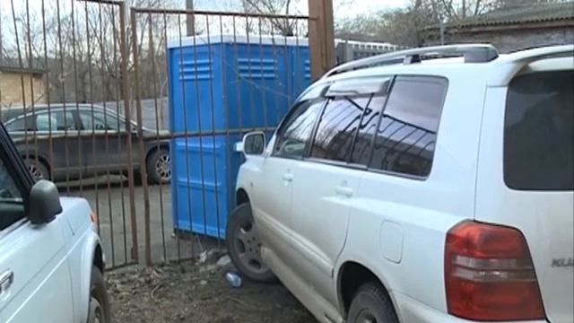 Свалка мусора около муниципальной компании «Управление дорог, инфраструктуры и благоустройства» смотреть онлайн