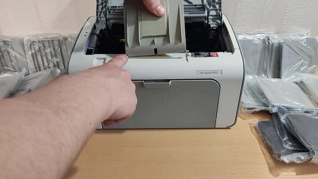 Установка и снятие верхнего лотка выхода бумаги HP LaserJet P1005 P1006 P1007 P1102 P1106 и т.д. смотреть онлайн