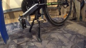 Центральная подножка на велосипеде