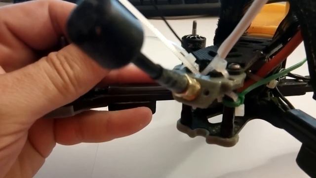 A simple idea to properly mount the 2.4 GHz receiver antennas for an FPV drone смотреть онлайн