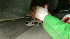 Замена тормозной жидкости на киа церато 2. В одиночку или вдвоем.+ дороботка задних колодок.