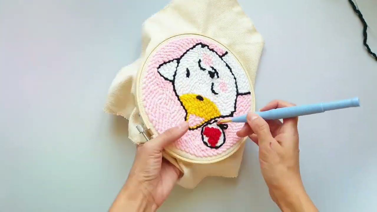 Набор для вышивания ковровой техникой ВЛЮБЛЕННЫЙ КОТИК, диаметр 20см