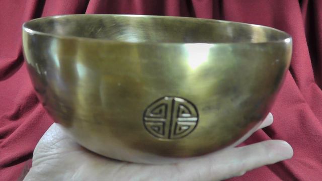 Поющая чаша «Фулл Мунн», 17 см, Ре 578 Гц смотреть онлайн