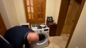 Как протащить большую стиралку в стандартную дверь