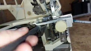Как поднять зубчатую рейку на оверлоке _Самара_
