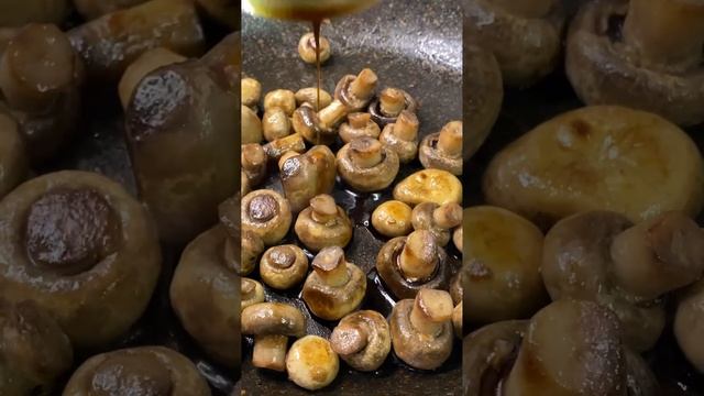 Маринованные шампиньоны. Закуска, которая одна из первых исчезает со стола