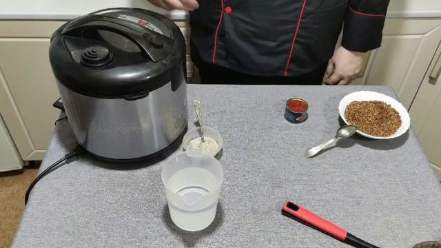 Гречка с курицей и томатной пастой в Мультиварке. Вкусно и быстро.