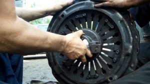 МАЗ, как снять выжимной подшипник? Как установить отжимной подшипник?