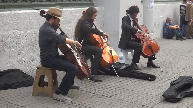 УЛИЧНЫЕ МУЗЫКАНТЫ СТАМБУЛА ИСПОЛНЯЮТ - THE UNFORGIVEN (METALLICA) смотреть онлайн