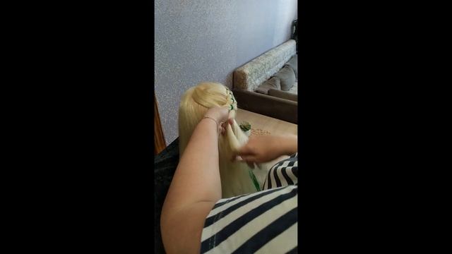 Мастер - класс по выполнению плетения косы из четырёх прядей с лентой.