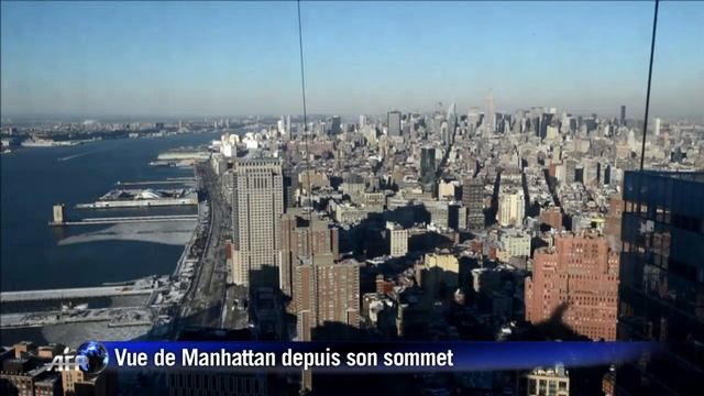 Vue de Manhattan du sommet du One World Trade Center à New York смотреть онлайн