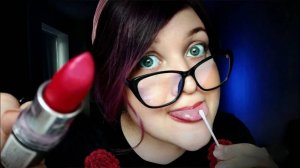 АСМР 💄 СВЕКРОВЬ ДЕЛАЕТ МАКИЯЖ И КОММЕНТИРУЕТ КОСМЕТИКИ