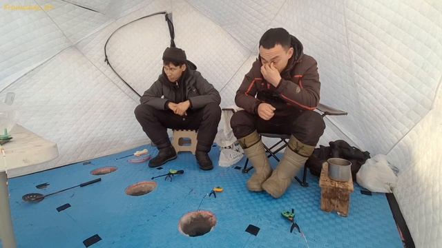 зимняя рыбалка с комфортом!испытал полы для зимней палатки! рыбалка огонь ? хороший клёв ????????✊️ смотреть онлайн