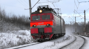 Сборный электровоз ВЛ11М-300 А/298 Б/295 Б с грузовым поездом