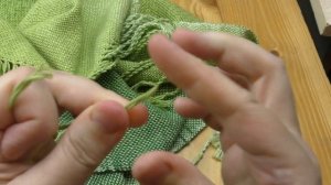 Как сделать красивую бахрому на шарфе