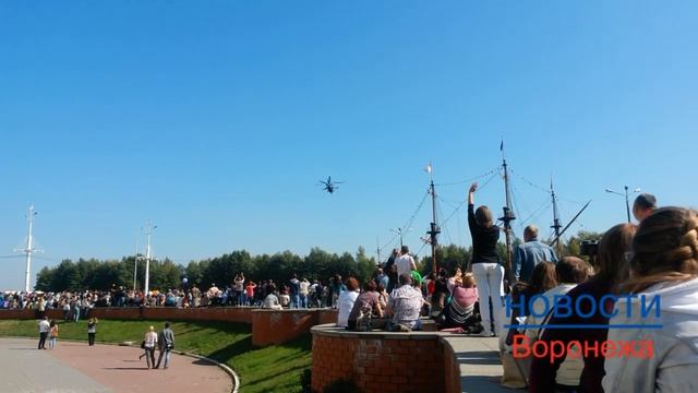 На День города в Воронеже выступил ударный вертолёт «Ка-52» смотреть онлайн