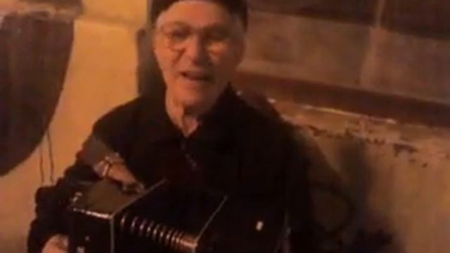 Одессит с баяном Шаланды.mp4 смотреть онлайн