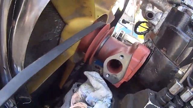 [Ремонт тракторов] МТЗ 82 замена помпы, манжетов ГУРа смотреть онлайн