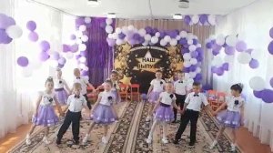 "Сиреневый вальс"  муз Н. Май, сл. Кириллова Л.В. в исп. Ю. Селиверстовой