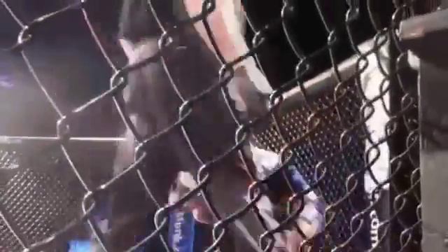 Она делает Армбар с любого положения. Мастер армбаров! Ронда Роузи смотреть онлайн