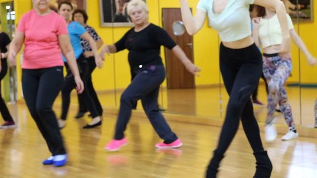 Бачата с Владленой #zorgefitness 25.10.2018 (1) смотреть онлайн