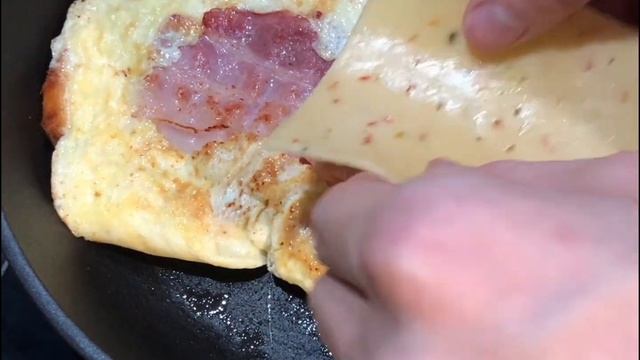 Вкусный завтрак: Секреты Совершенного Тоста с Ароматным Беконом и Сочным Яйцом!