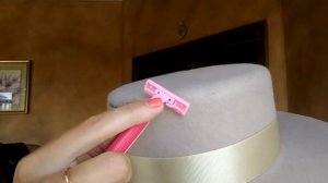 Как почистить шляпу?
