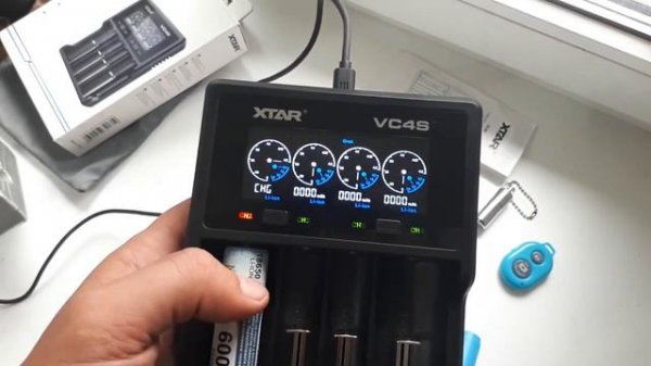 Зарядка для аккумуляторов 18650 XTAR VC4S - лучше чем Liitokala