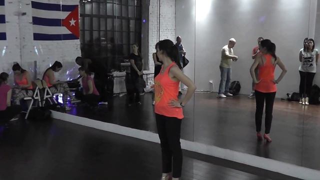 Bachata Class 12.03.15 at D'AKOKAN Dance School - Yoandy Villaurrutia смотреть онлайн