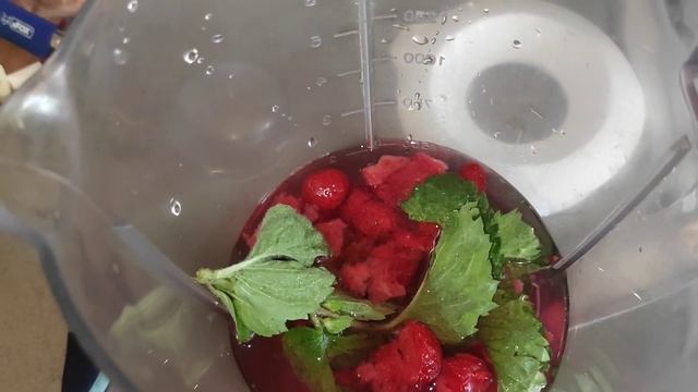 Правельный завтрак/ящерица напугала детей/ много вишни/ махито из клубники/восточные танцы. смотреть онлайн