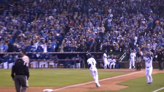ERIC HOSMER SINGLE TO ADVANCE JARROD DYSON TO THIRD IN ROYALS ALCS GAME 3 WIN OVER ORIOLES смотреть онлайн