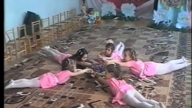 Танец цветочков с элементами горизонтального пластического балета. смотреть онлайн