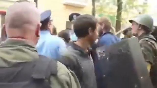 Сегодняшний день для них является праздничным смотреть онлайн