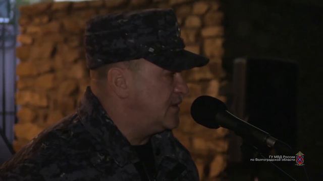 В служебную командировку отправился сводный отряд Волгоградской полиции смотреть онлайн