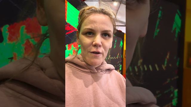 Как классно они смотрятся в зале, поищем на улице. #Роботы незаменимы зимой. Смотри на Миролюб ТВ смотреть онлайн