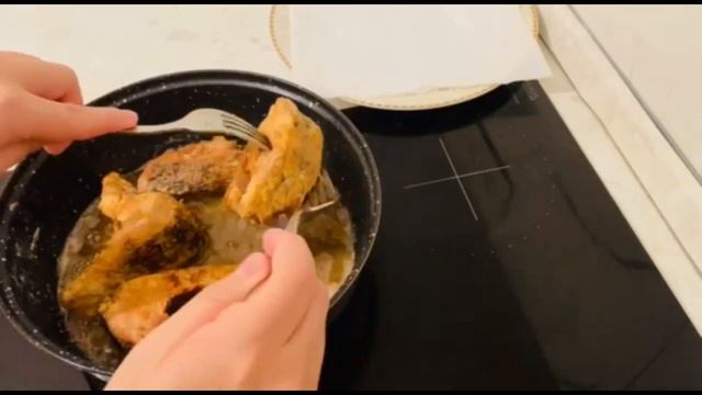 СЕКРЕТ ВКУСНОЙ ЖАРЕНОЙ РЫБЫ! КАК ПРИГОТОВИТЬ РЫБУ ПРАВИЛЬНО! РЕЦЕПТ ИЗ РЫБЫ! #балыққуыру #ужин смотреть онлайн