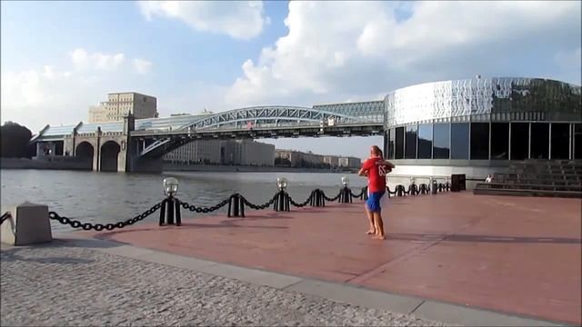 Кизомба в Парке Горького. Илья Максимов и Таня Бобкова. смотреть онлайн