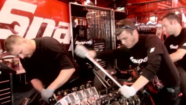 The Torque Wrench Story- ft. NHRA Driver Cruz Pedregon's Pit Crew | Snap-on Tools смотреть онлайн