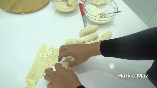 Sodalı çıtır Börek/Buzluk Böregi/Sirkeli Unlu Sosuyla Cok Lezzetli/Hatice Mazi Ile Yemek Tarifleri