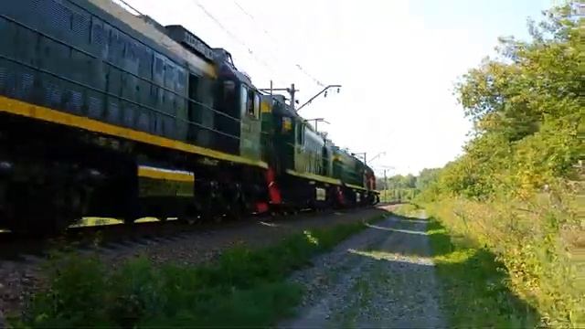 Сплотка тепловозов ТЭМ18Д-148, ТЭМ18Д-144, ТЭМ2-6524 и ТЭМ2-6245 смотреть онлайн